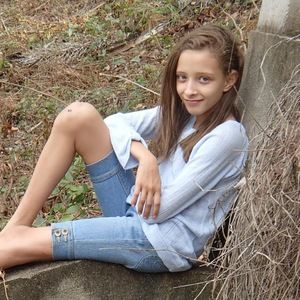 Meet your Posher, Júlia